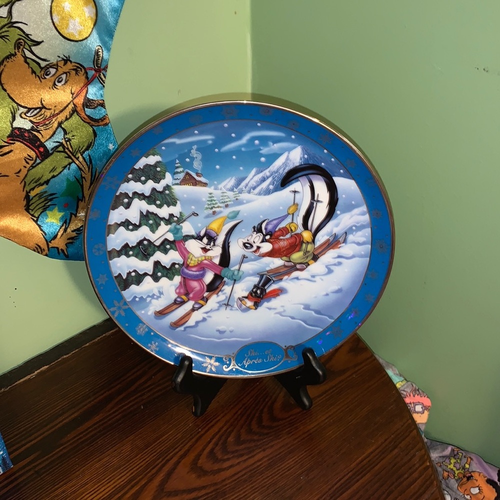 Penelope & Pepé Le Pew. Rare Vintage 1999 Plate